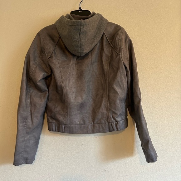 MISS LONDON FAUX LEATHER HOODIE
- WOMEN'S SIZE MEDIUM - Picture 2 of 11